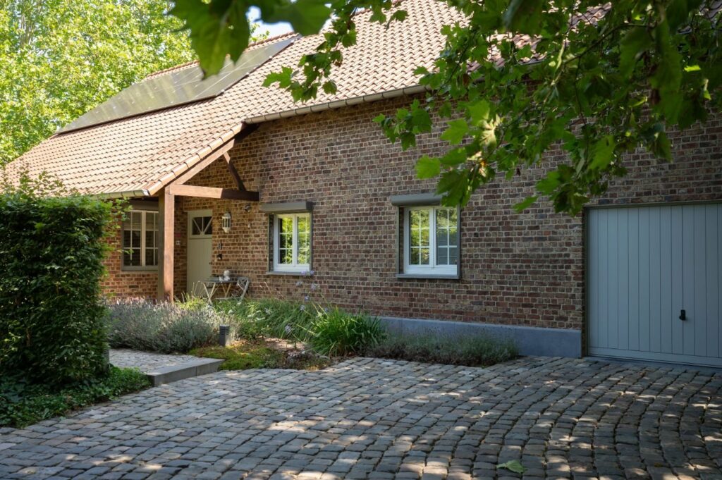 Hoeve met houten schrijnwerk, Tongeren (foto 1)