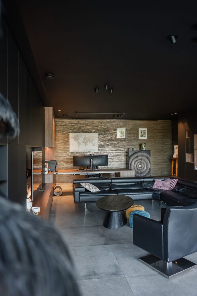 Modern interieur met karakter en contrast, Tongeren (foto 3)