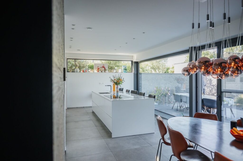 Modern interieur met karakter en contrast, Tongeren (foto 4)