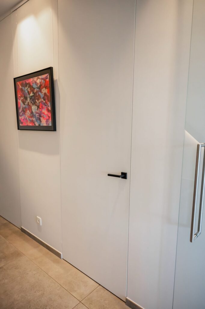 Modern interieur met karakter en contrast, Tongeren (foto 6)