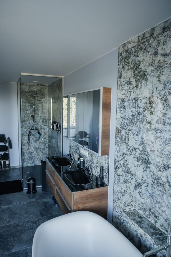 Modern interieur met karakter en contrast, Tongeren (foto 8)