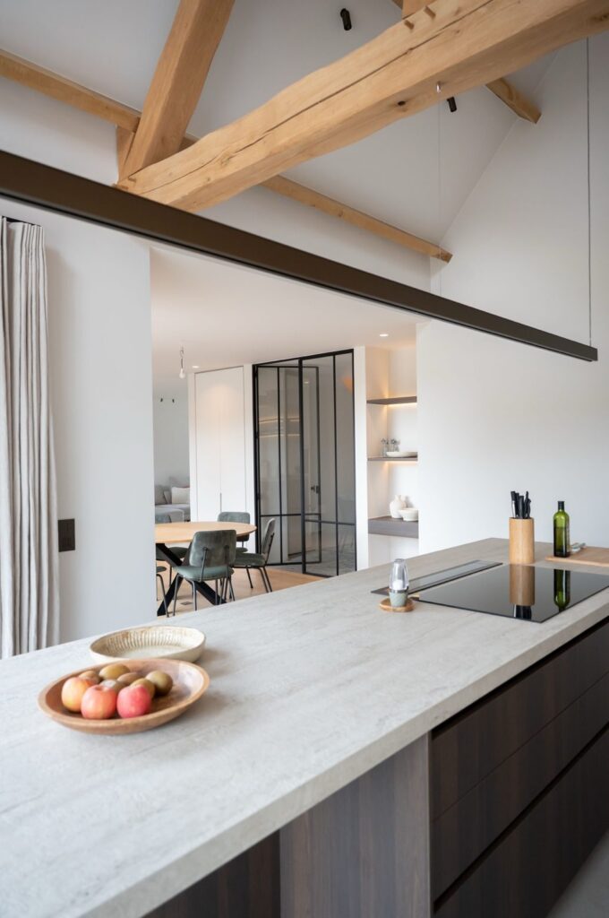 Nieuwbouwwoning in lichte tinten en natuurlijke materialen, Zutendaal (foto 2)