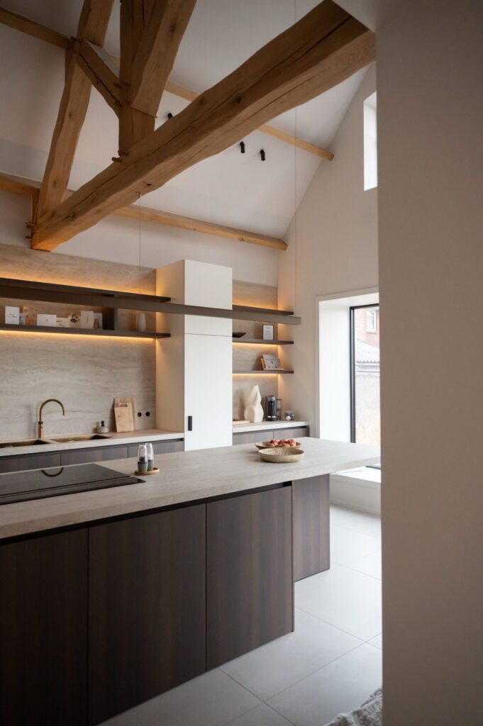 Nieuwbouwwoning in lichte tinten en natuurlijke materialen, Zutendaal (foto 3)