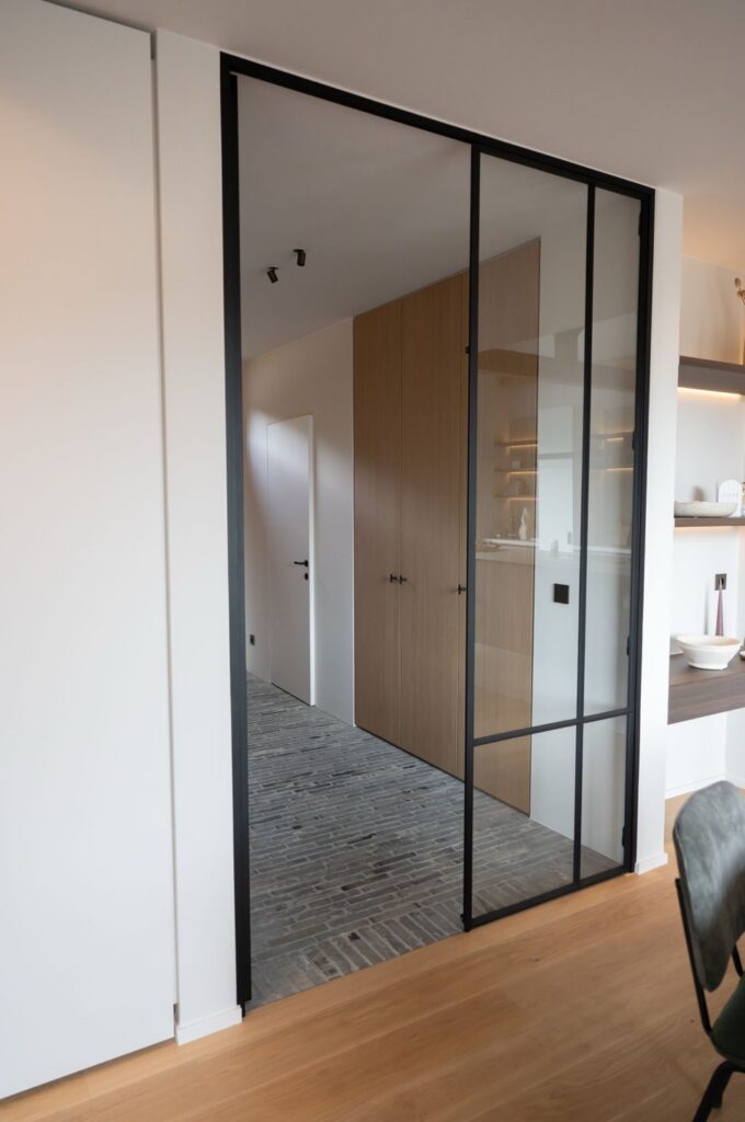 Nieuwbouwwoning in lichte tinten en natuurlijke materialen, Zutendaal (foto 7)
