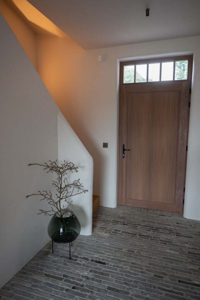 Nieuwbouwwoning in lichte tinten en natuurlijke materialen, Zutendaal (foto 9)