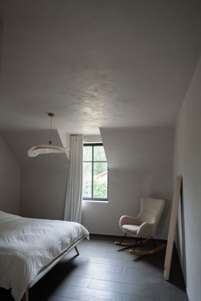 Nieuwbouwwoning in lichte tinten en natuurlijke materialen, Zutendaal (foto 14)