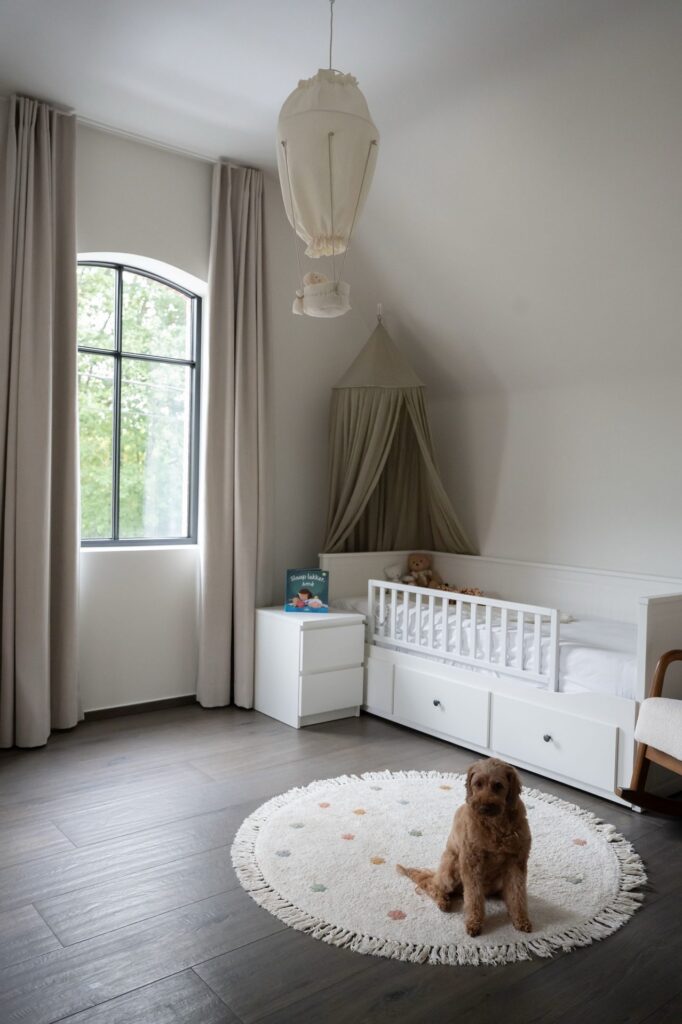 Nieuwbouwwoning in lichte tinten en natuurlijke materialen, Zutendaal (foto 15)