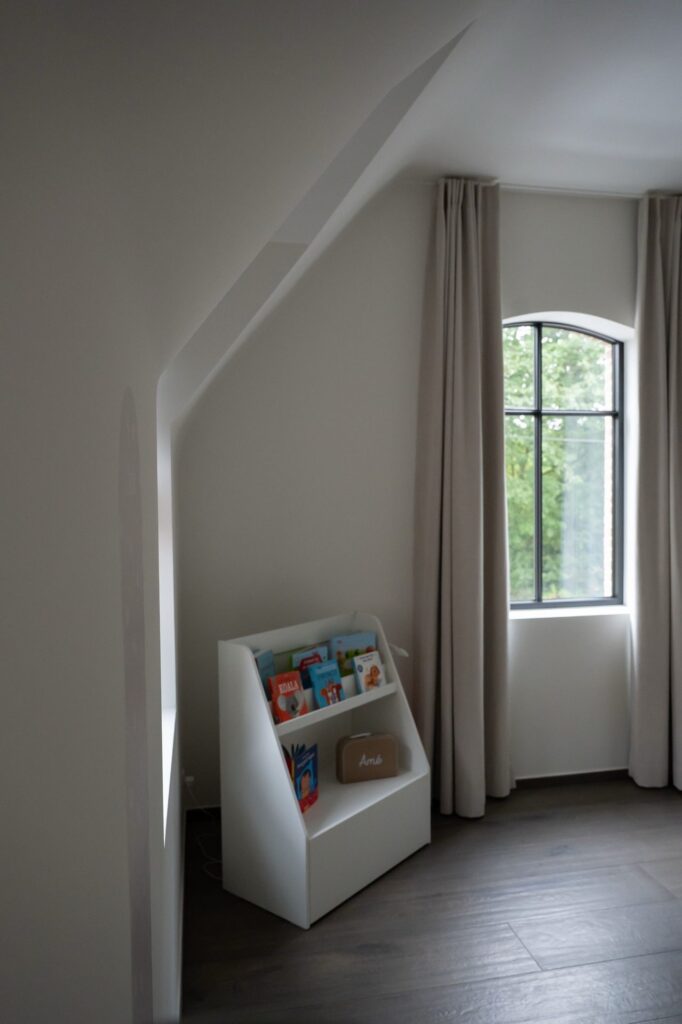 Nieuwbouwwoning in lichte tinten en natuurlijke materialen, Zutendaal (foto 16)