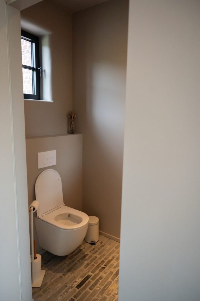 Nieuwbouwwoning in lichte tinten en natuurlijke materialen, Zutendaal (foto 17)